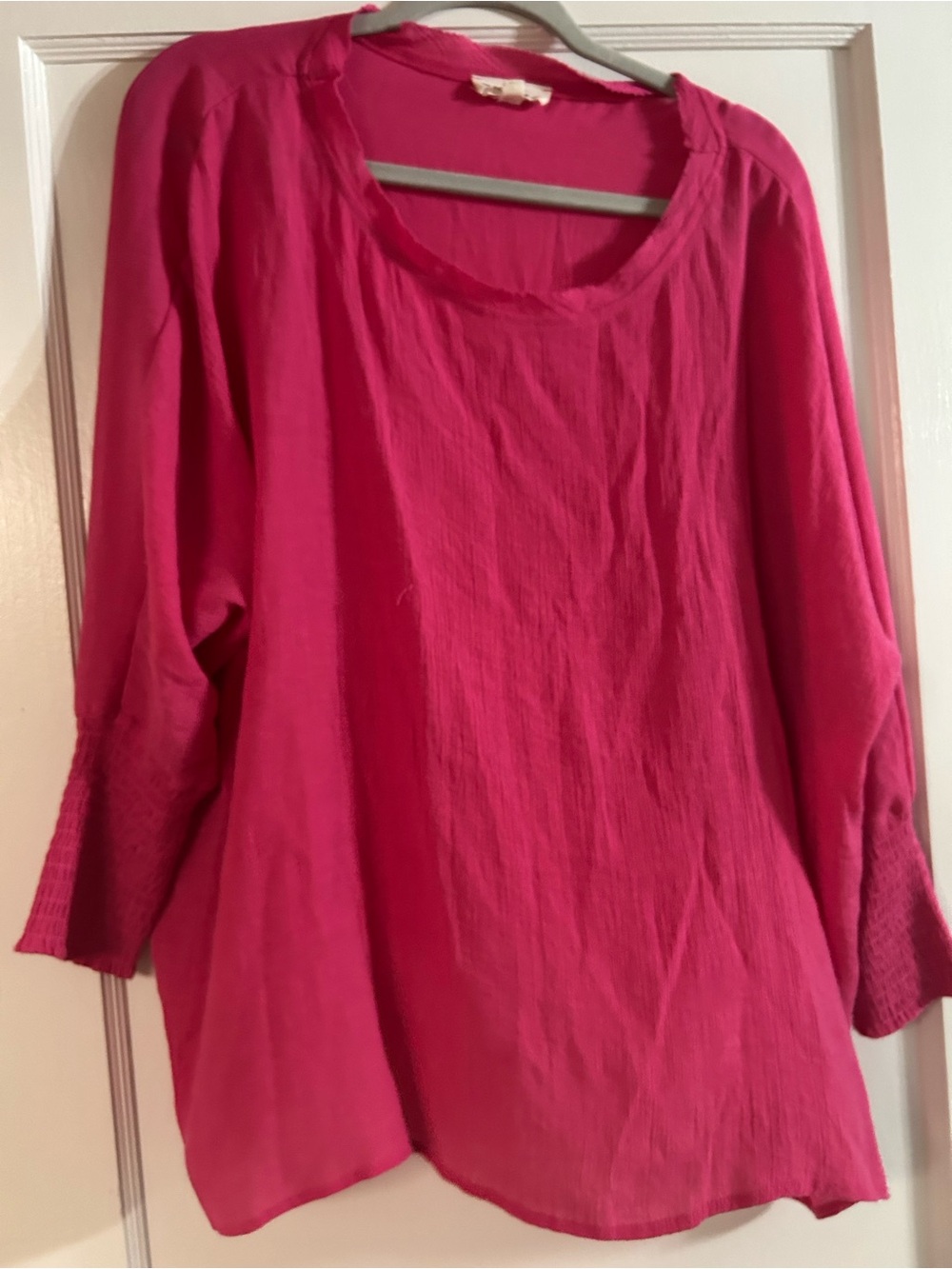 Eesome Women’s S (fits like a large) Vibrant Hot Pink Textured Top